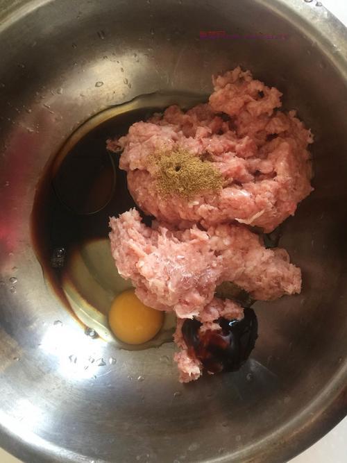 豬肉蒜苗餃子的做法