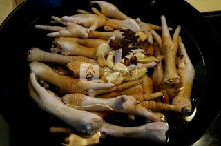 鹵雞爪的做法步驟：2