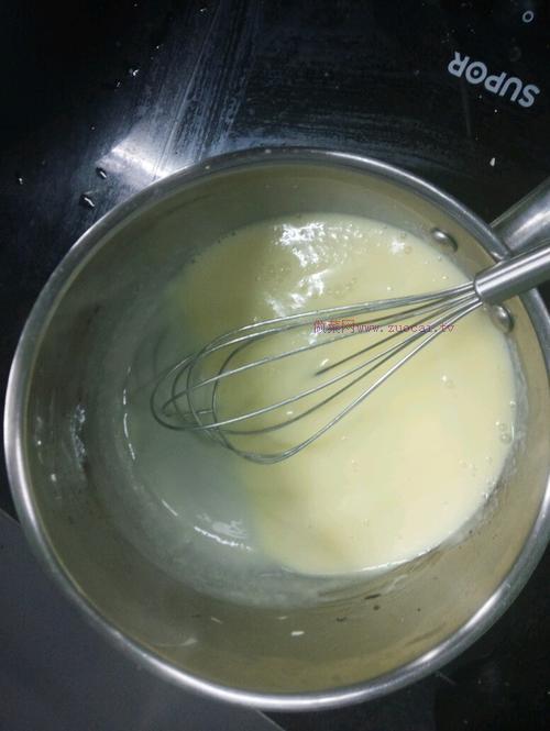 樹(shù)莓白朱古力慕斯的做法