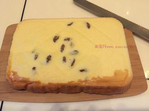 白葡萄果干淡奶油三文蛋糕便當(dāng)?shù)淖龇?/ data-k9WI=