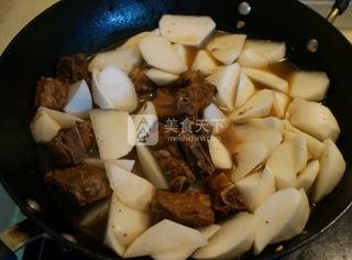 白蘿卜燉排骨的做法步驟：4