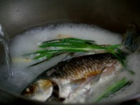 蘿卜絲鯽魚(yú)湯的做法步驟5