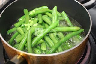 干煸四季豆的做法步驟：7