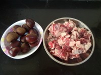 栗子牛腩煲的做法步驟1