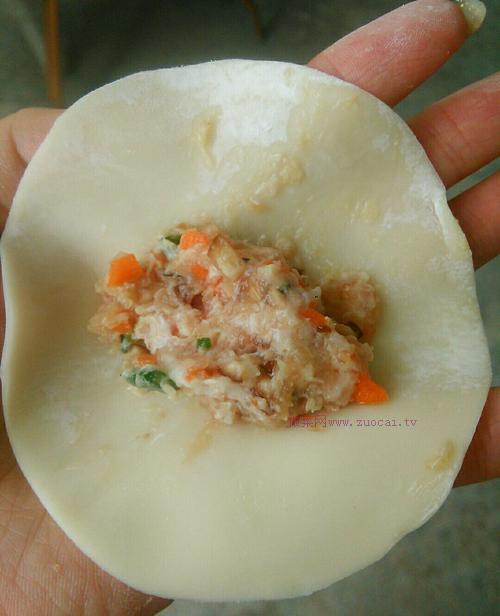 香菇胡蘿卜豬肉餃子的做法