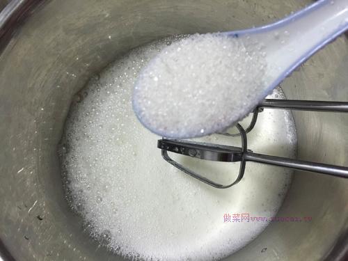 原味戚風蛋糕的做法