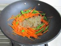 胡蘿卜粉條炒羊肉的做法步驟7