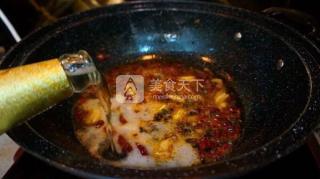 啤酒燜魚，好吃的讓你意想不到。的做法步驟：5