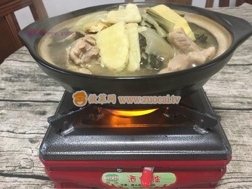 冬筍腌菜火鍋的做法