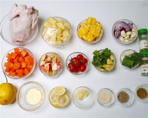 皮酥肉嫩的圣誕烤雞的做法步驟：1