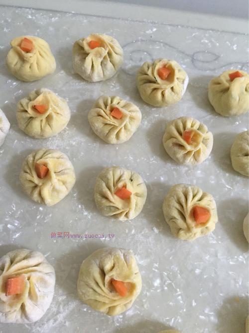 蘿卜莖葉餡南瓜皮包子的做法