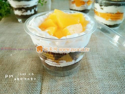 黃桃木糠杯的做法