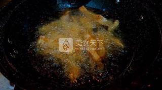 啤酒燜魚，好吃的讓你意想不到。的做法步驟：3