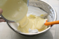 雙色燙面戚風(fēng)蛋糕的做法步驟12