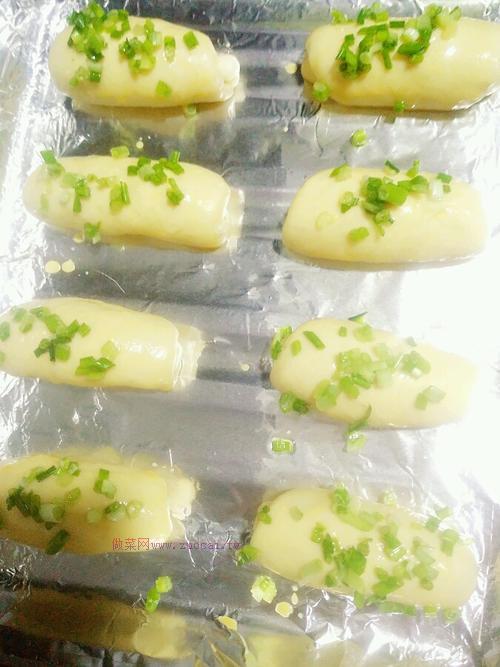 蔥香烤腸面包的做法