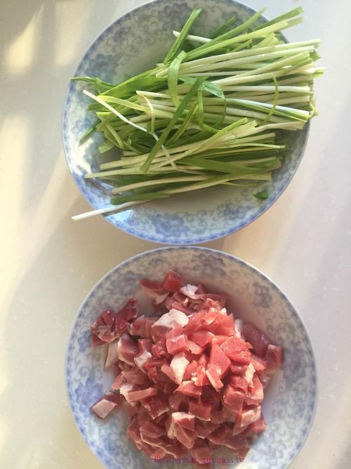 豬肉蒜苗餃子的做法