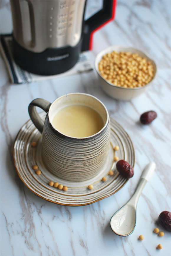 紅棗豆?jié){,養(yǎng)血安神