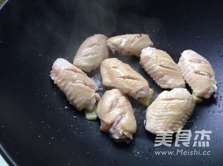 土豆?fàn)F雞翅的做法