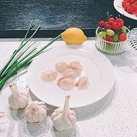 就給我吃蒜蓉加粉絲？我壓一份扇貝！賭你會(huì)喜歡｜蒜蓉粉絲蒸扇貝的做法圖解2