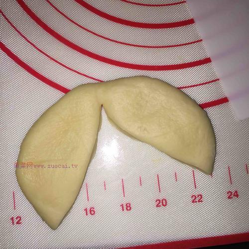 太陽(yáng)花早餐面包圈的做法