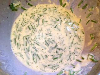 【從零學(xué)燒菜第一課】韭菜雞蛋餅的做法步驟：5