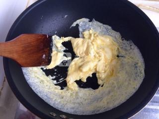 香菇土豆什錦蛋炒飯的做法步驟：7