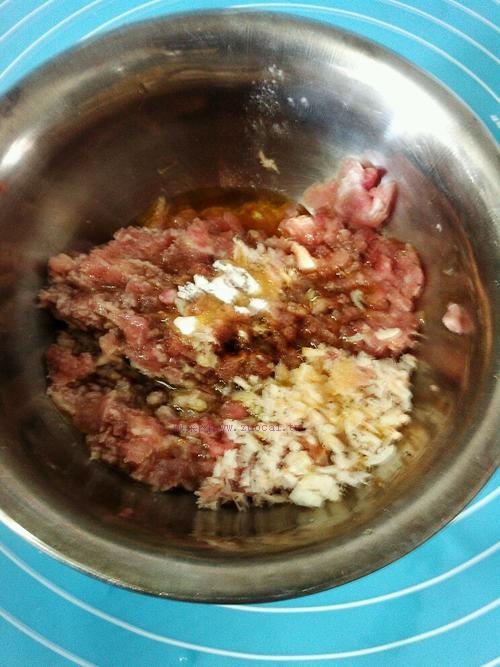 韭菜肉餡餃子的做法