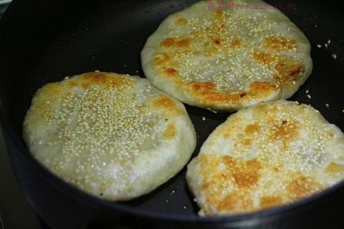 牛肉洋蔥胡蘿卜餡餅的做法