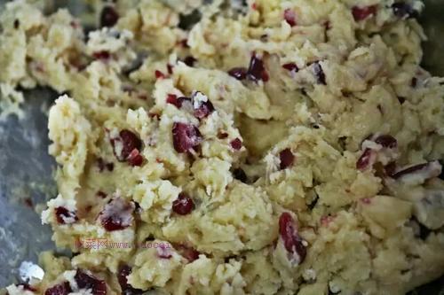 來(lái)一口糯香的蔓越莓牛角包香到整個(gè)人都融化了的做法