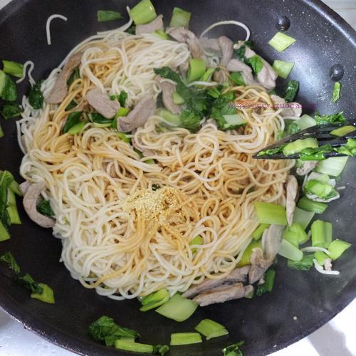 青菜肉絲炒面的做法