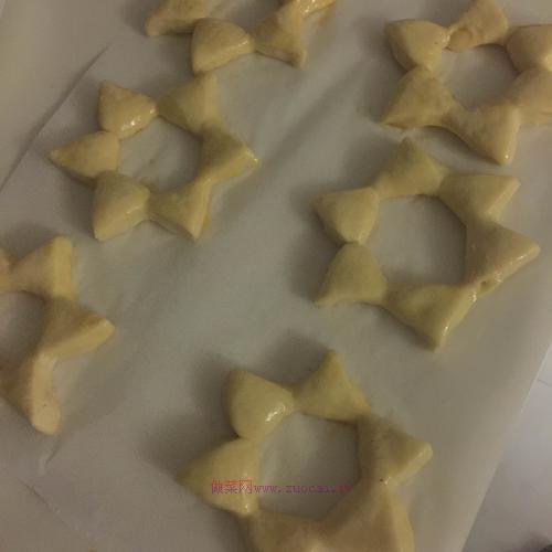 太陽(yáng)花早餐面包圈的做法