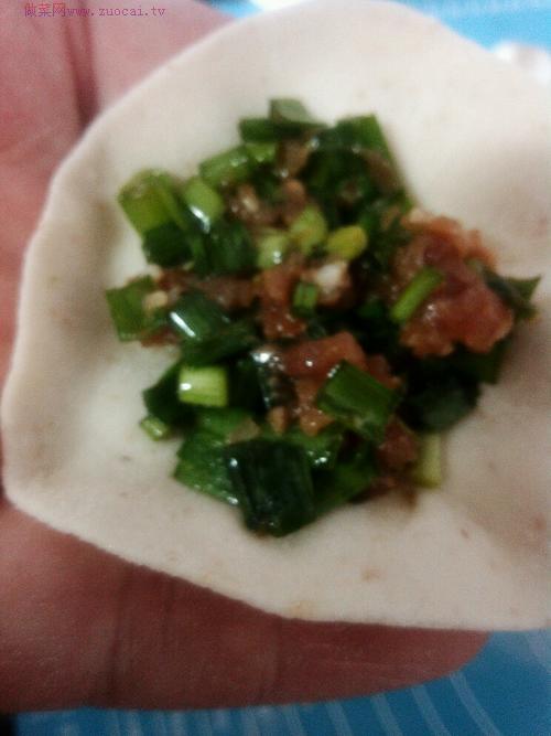 韭菜肉餡餃子的做法