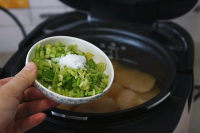 蘿卜牛排骨湯的做法步驟6