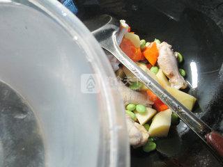 咖喱什錦雞翅根 的做法步驟：3