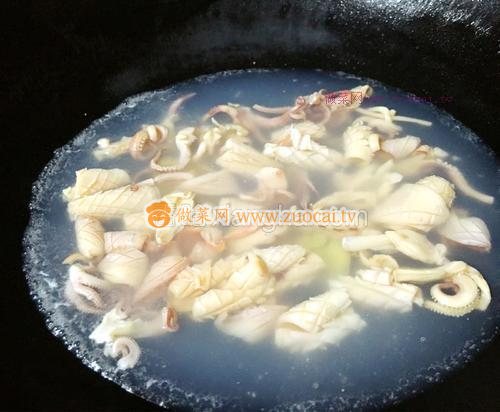 西芹炒魷魚(yú)的做法