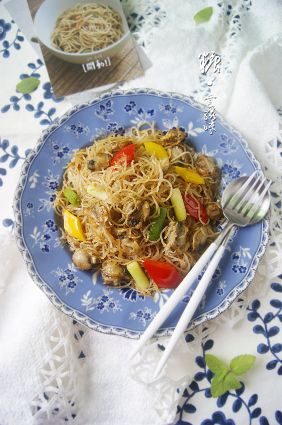 六招炒出足可舔盤(pán)的【彩椒扇貝丁炒米粉】