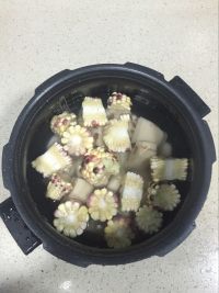 時(shí)蔬馬蹄湯的做法步驟3