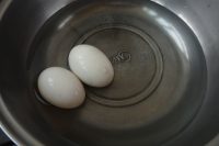 金沙小甘藍(lán)的做法步驟2