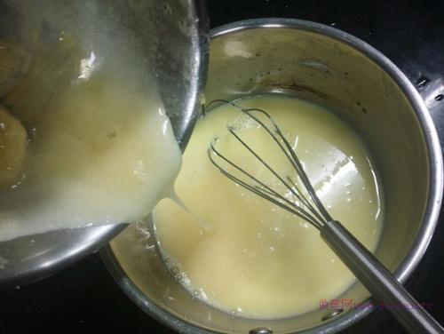 樹(shù)莓白朱古力慕斯的做法