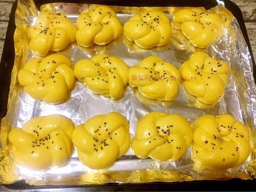 中種南瓜花環(huán)面包的做法