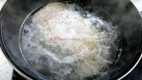 香辣酸湯面的做法