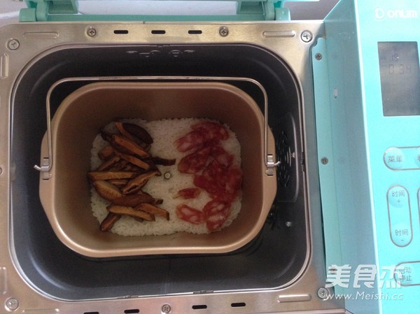 面包機香菇臘味飯的做法