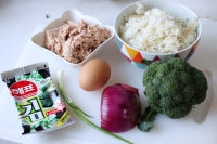 金槍魚(yú)營(yíng)養(yǎng)炒飯的做法步驟1