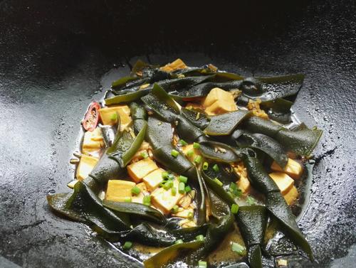 海帶結(jié)燒豆腐的做法