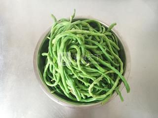 充分利用夏日陽(yáng)光——曬干豇豆0的做法步驟：7