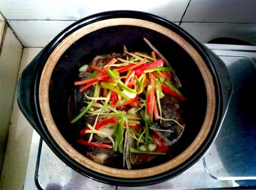 干鍋魚頭的做法