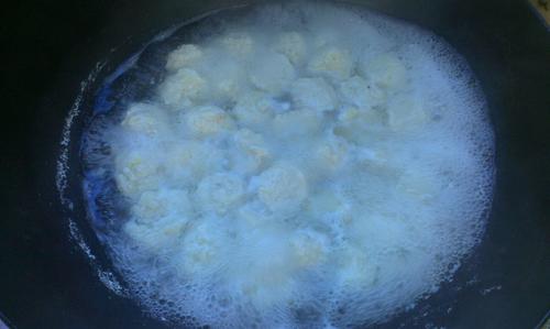 汆鲅魚丸子的做法