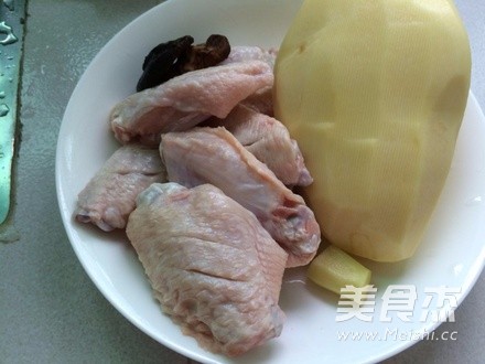 土豆?fàn)F雞翅的做法