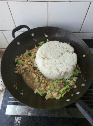 上班族少油營(yíng)養(yǎng)炒飯的做法步驟：6