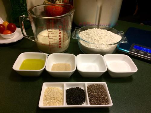 奇亞籽素面包(面包機版)的做法